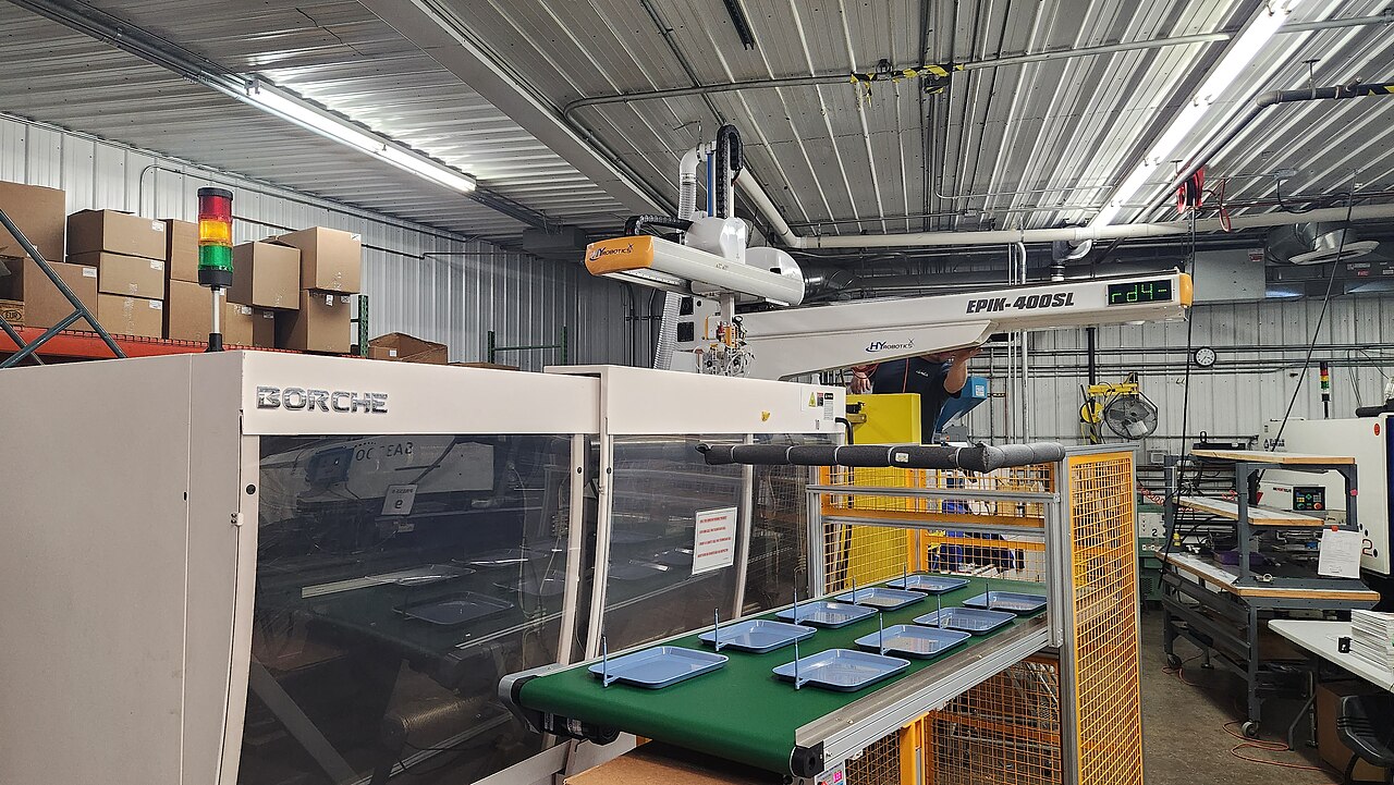 塑胶模具动定模结构解析与包胶成型工艺要点